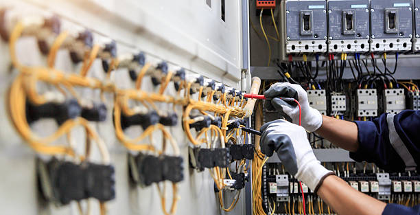 Professional Electrician technician working in Franklin, MI